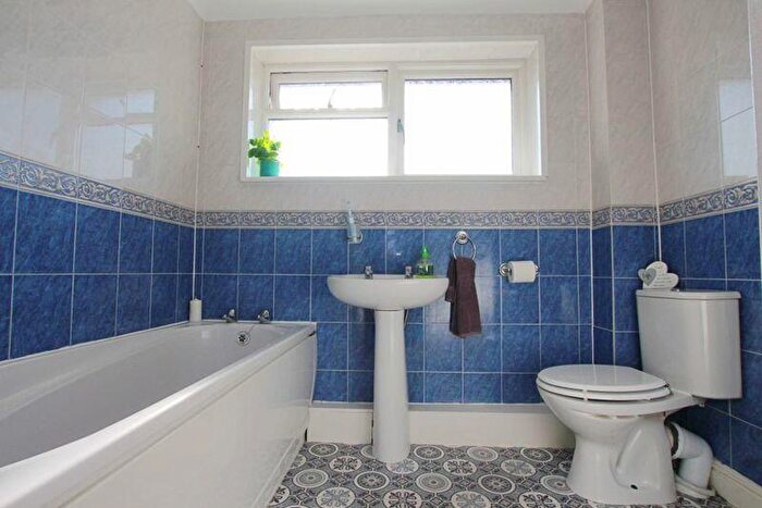 3 Bedroom End Of Terrace House For Sale In Abbots Way, Ulceby, DN39