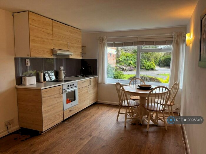 2 Bedroom Flat To Rent In Warren Road, Guildford, GU1