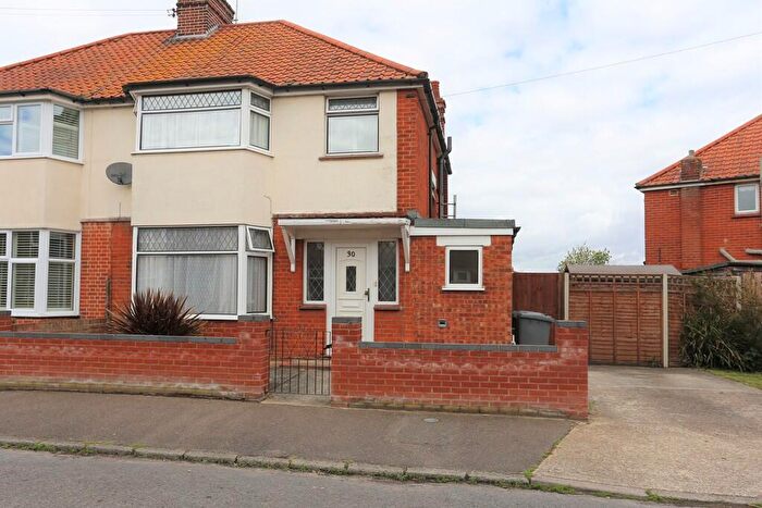 3 Bedroom Semi-Detached House To Rent In Cornwall Road, IP11