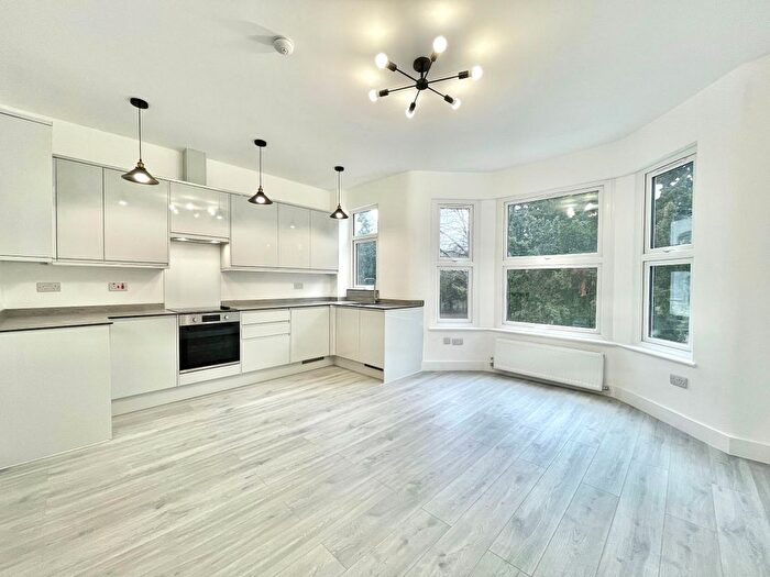 4 Bedroom Flat To Rent In Conolly Road, London, W7