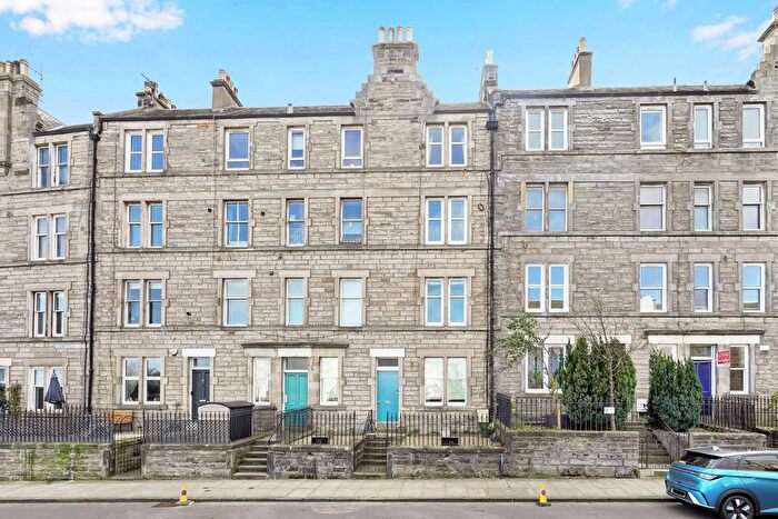 2 Bedroom Flat For Sale In / Meadowbank Terrace, Edinburgh, EH8