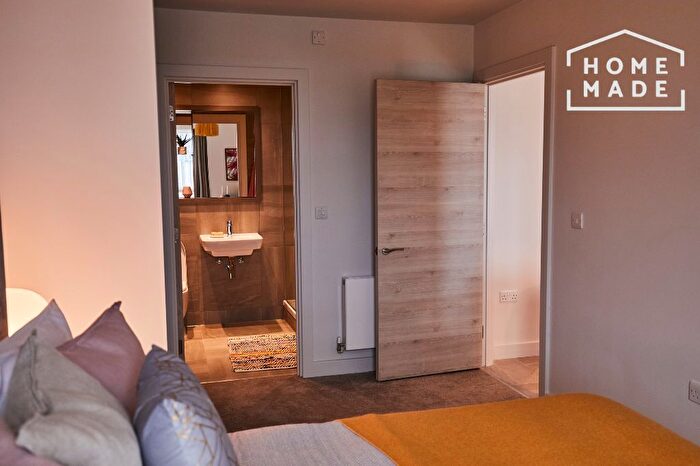 2 Bedroom Flat To Rent In Angel Gardens, M4
