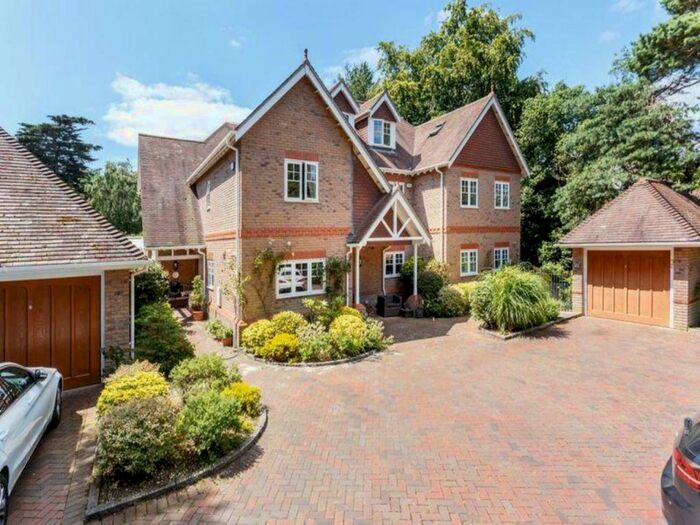 4 Bedroom House To Rent In De Mauley Road, Canford Cliffs, BH13