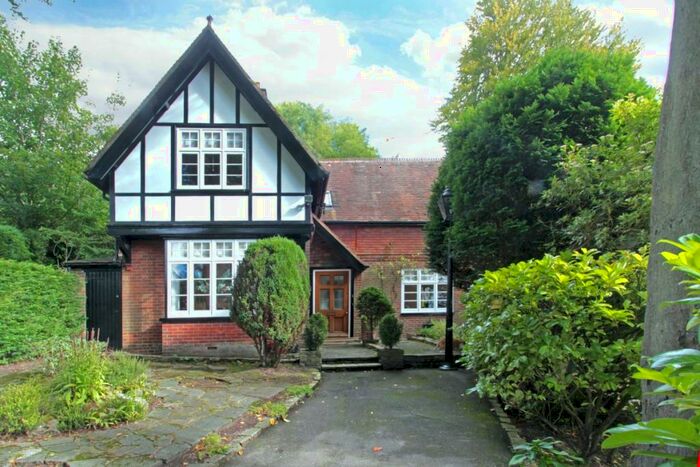 3 Bedroom Detached House To Rent In Harestone Hill Caterham, CR3