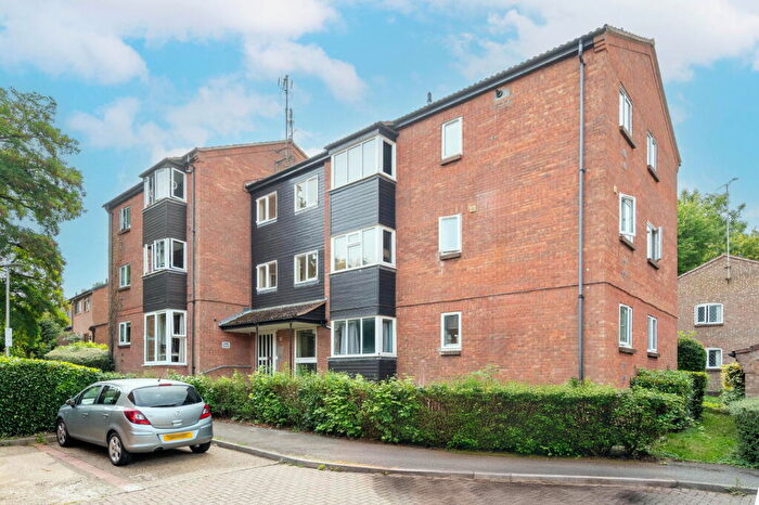 2 Bedroom Apartment For Sale In Taylor Close, St. Albans, AL4