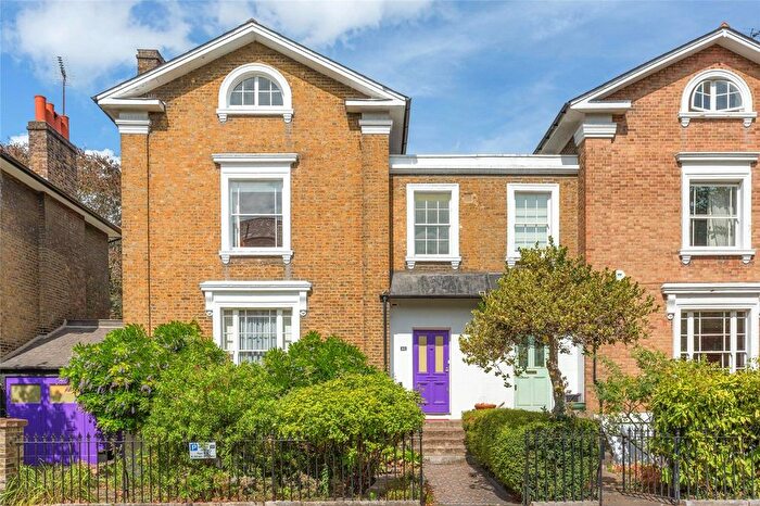 4 Bedroom Detached House For Sale In Groveway, London, SW9