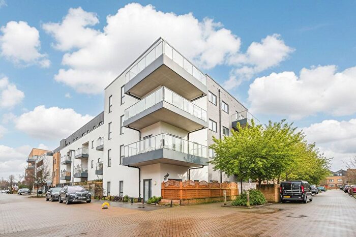2 Bedroom Flat To Rent In Bodiam Court, Walthamstow, London, E17