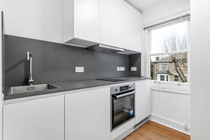 Studio To Rent In Fordwych Road, London, NW2