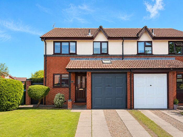 3 Bedroom Semi-Detached House For Sale In Ireton Close, NR7