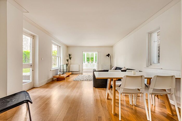 3 Bedroom Flat For Sale In Bassett Road, London, W10