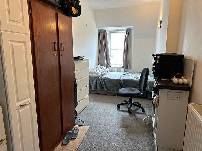 Studio To Rent In Park Street, Taunton, Somerset, TA1