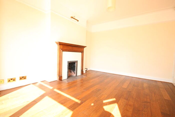 4 Bedroom Semi Detached House To Rent In Whitton Drive, Greenford, Middlesex, UB6