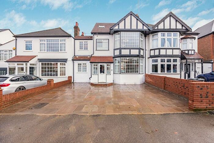 6 Bedroom Terraced House For Sale In Hermon Hill, London, E18