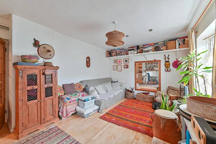 2 Bedroom Flat To Rent In Denmark Road, Camberwell, London, SE5