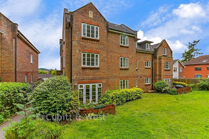 1 Bedroom Flat For Sale In Gatton Park Road, Redhill, Surrey, RH1