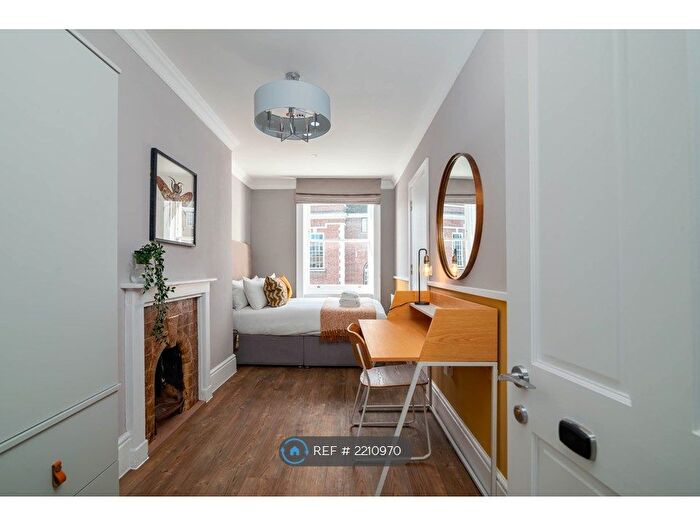 2 Bedroom Flat To Rent In Doughty Street, London, WC1N