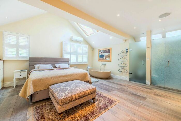 4 Bedroom Detached House To Rent In Vine Road, Barnes, London, SW13