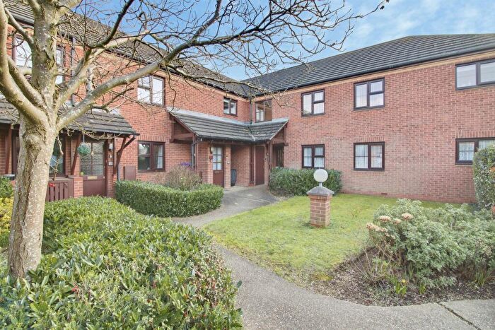 2 Bedroom Retirement Property For Sale In Roseacre Gardens, Welwyn Garden City, AL7