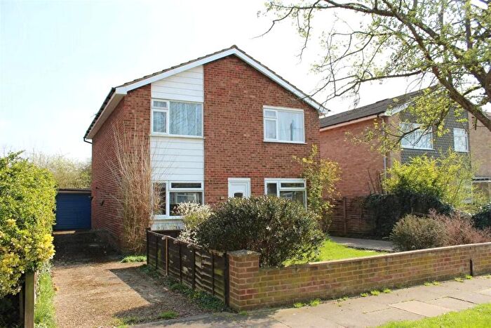 2 Bedroom Maisonette To Rent In Cedar Avenue, Ruislip, HA4