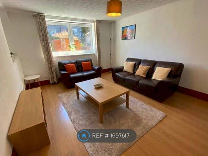 3 Bedroom Flat To Rent In Hardgate, Aberdeen, AB11