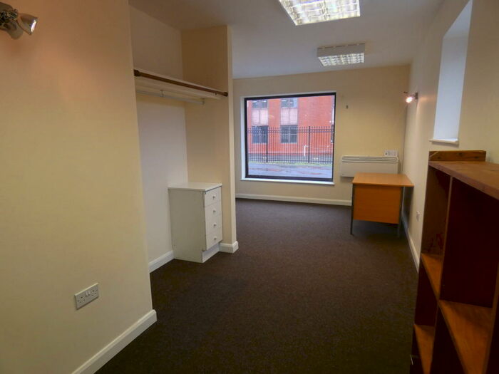 Studio To Rent In Victoria Road, Farnborough, Hampshire, GU14