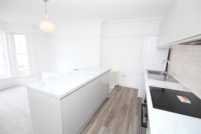 3 Bedroom Flat To Rent In Fitzalan Road, Littlehampton, BN17