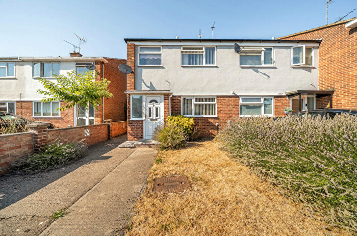 3 Bedroom End Of Terrace House For Sale In Chichester Close, Bicester, Oxfordshire, OX26