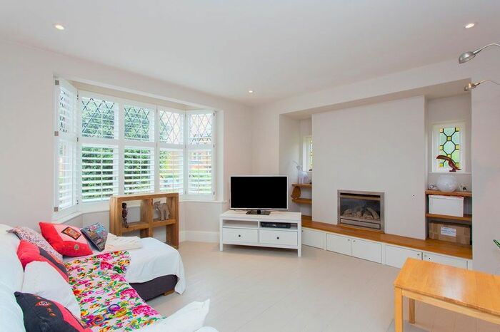 3 Bedroom Semi-Detached House To Rent In Rusham Road, London SW12
