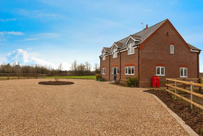 4 Bedroom Detached House To Rent In Buckingham Road, Hardwick, HP22