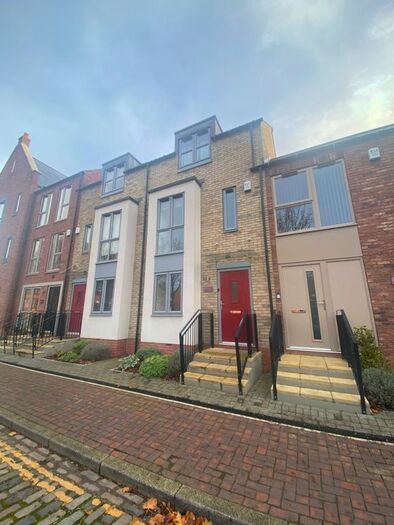 3 Bedroom Terraced House To Rent In Finkle Street, Hull, HU1