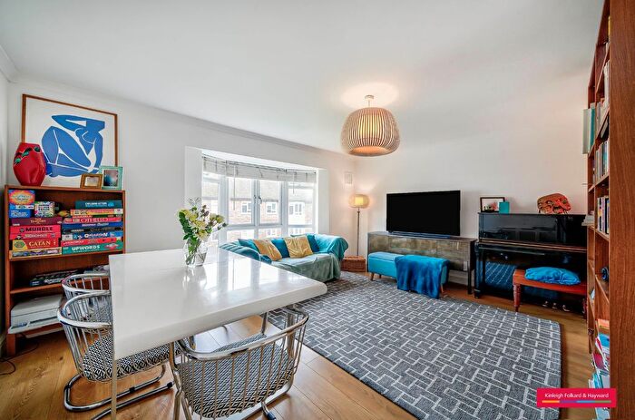 3 Bedroom Flat To Rent In Albert Close, London, N22