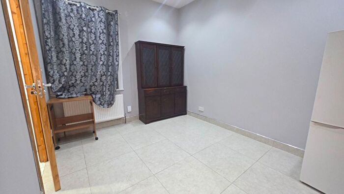 1 Bedroom Flat To Rent In Ley Street, Ilford, IG1