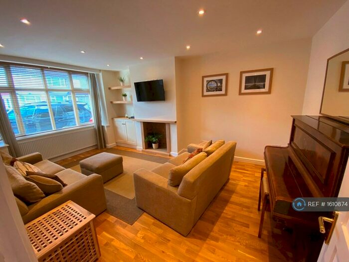 4 Bedroom Detached House To Rent In Hazeldene Rd, Bristol, BS34