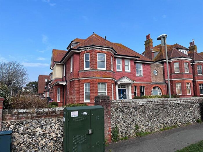 2 Bedroom Flat For Sale In Sutton Avenue, Seaford, BN25