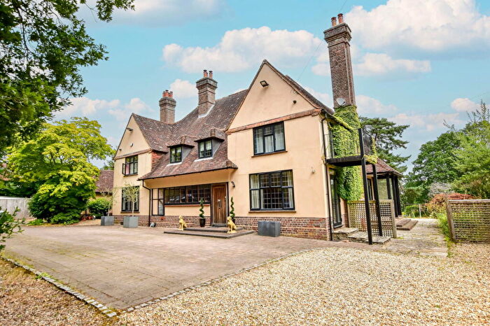 6 Bedroom Detached House For Sale In Chilworth Road, Chilworth, Southampton, SO16