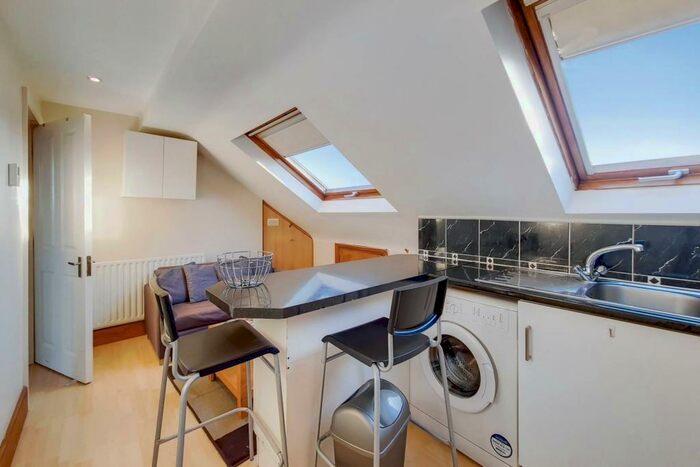 Studio To Rent In Imperial Drive, Harrow, HA2