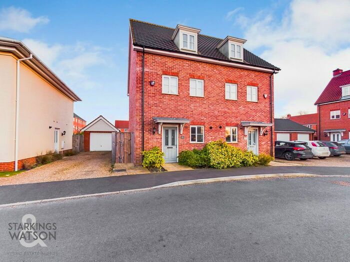 3 Bedroom Town House To Rent In Avocet Rise, Sprowston, Norwich, NR7