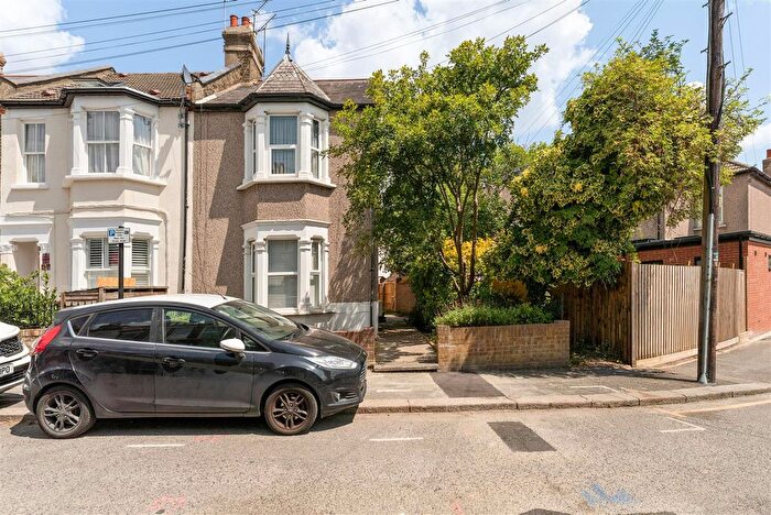 1 Bedroom Flat For Sale In Connaught Road, Chingford, E4