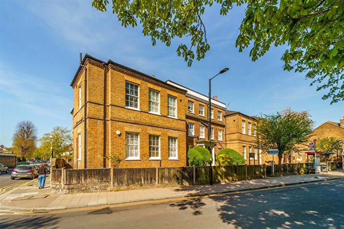 1 Bedroom Maisonette For Sale In Ealing Court Mansions, Ealing, W5