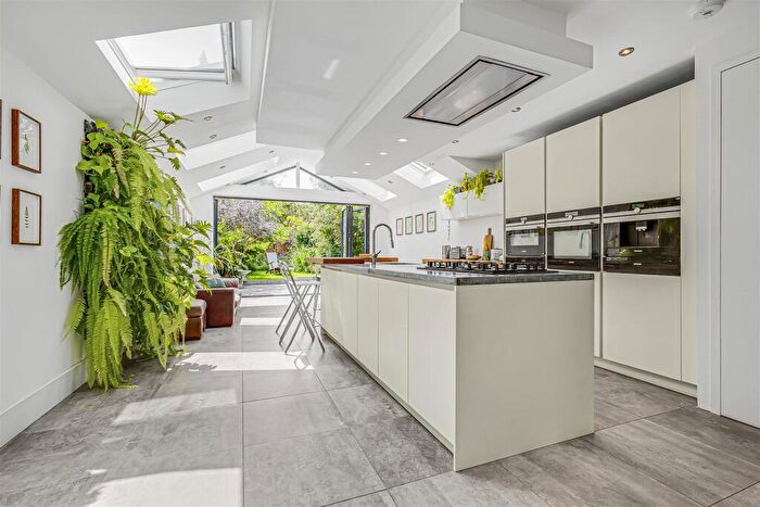 3 Bedroom Terraced House To Rent In Kingsway, East Sheen, SW14