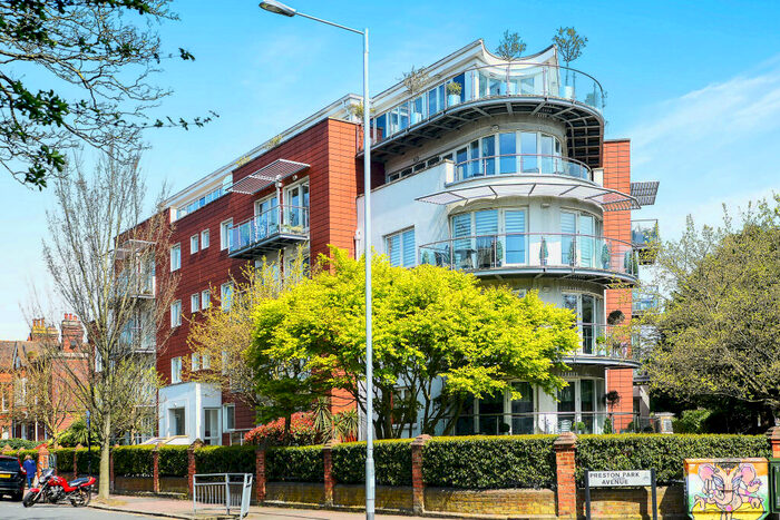 2 Bedroom Apartment To Rent In Preston Park Avenue, BN1