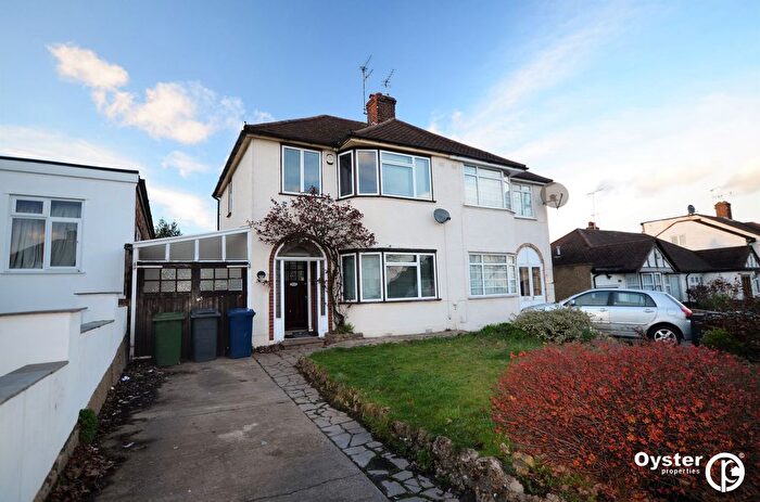 3 Bedroom Semi-Detached House To Rent In Russell Lane, London, N20