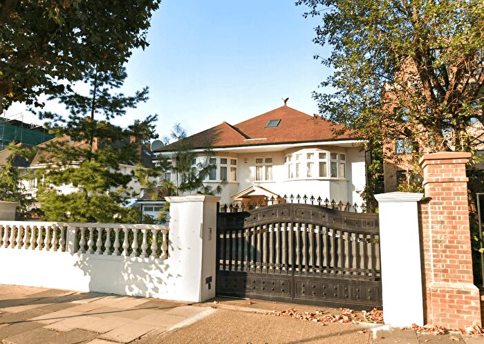5 Bedroom Detached House For Sale In Brondesbury Park, NW6
