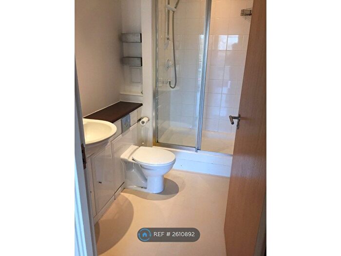 2 Bedroom Flat To Rent In Bush House, London, SE18