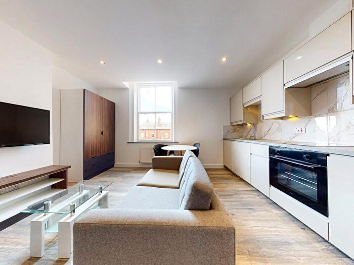 Apartment To Rent In Apt, Hyde Terrace #, LS2