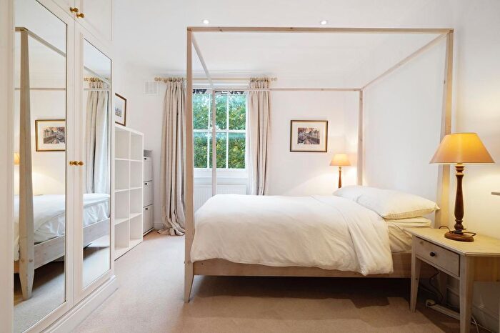 3 Bedroom Flat To Rent In St Georges Square, Pimlico, London, SW1V