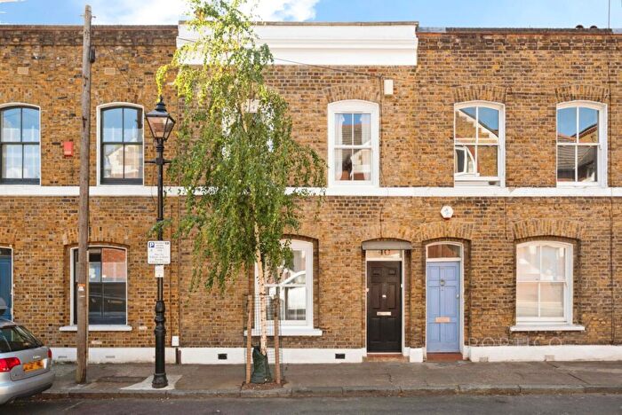 3 Bedroom House To Rent In Baxendale Street, London, E2