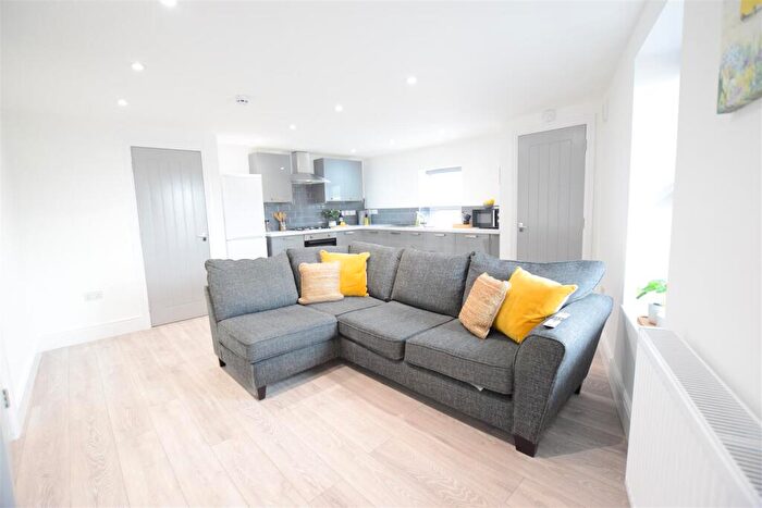 4 Bedroom Apartment To Rent In High Street - En Suite House - /, LN5