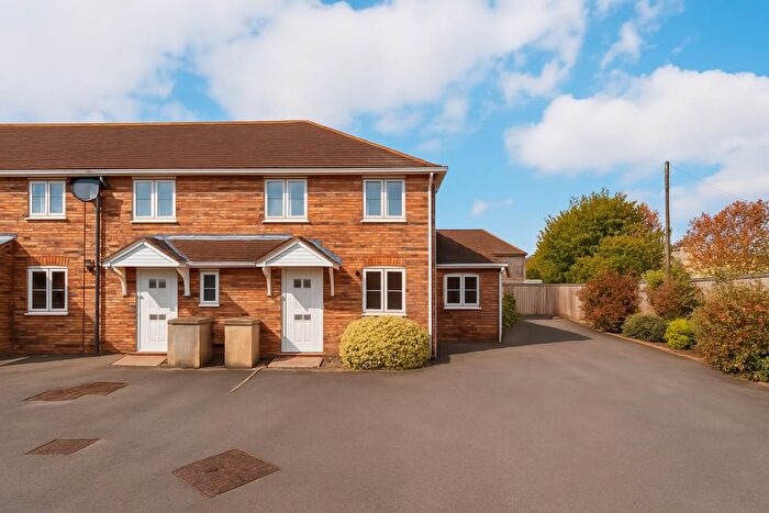 4 Bedroom Semi-Detached House To Rent In Wick Road, Bristol, BS4