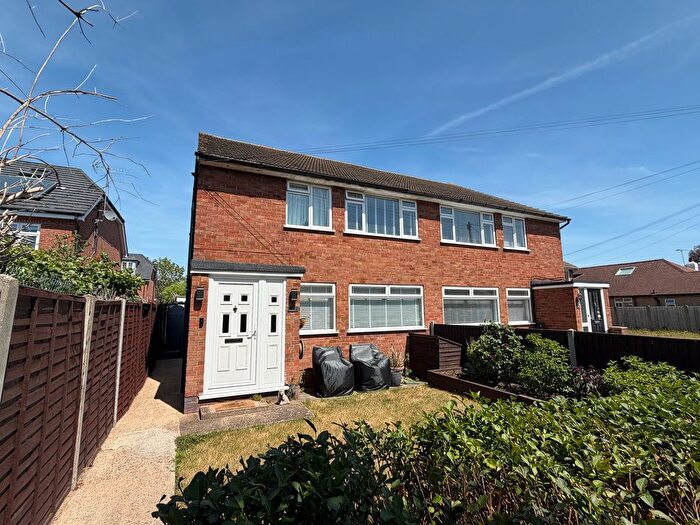 2 Bedroom Maisonette For Sale In Junction Road, Ashford, TW15